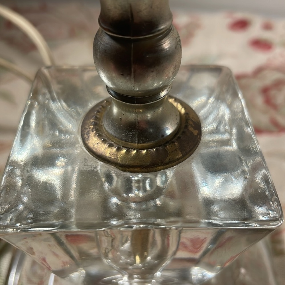 Clear Lucite Stacked Cube Table Lamp Art Deco or Mid Century - Picture 11 of 15